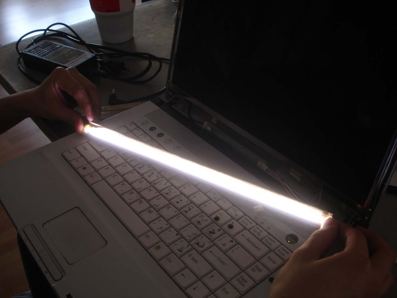 Замена и ремонт подсветки экрана ноутбука в Софрино